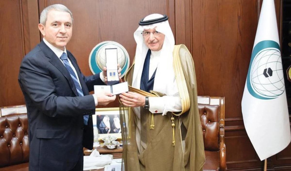 İƏT-in Baş katibi Azərbaycan diplomatiyasının 100 illiyi medalı ilə təltif olunub