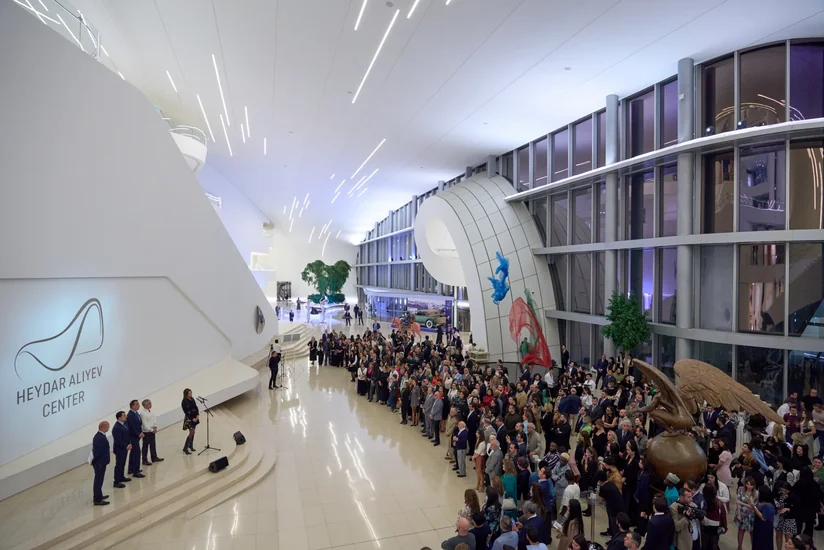 Heydər Əliyev Mərkəzində Lorenso Kuinnin “Təbiətdə tarazlıq” sərgisi açılıb