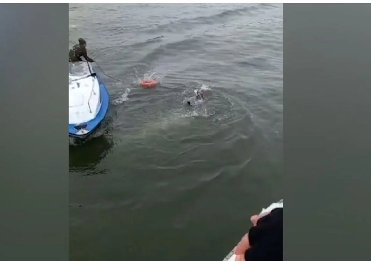 Bakı bulvarında dənizdə batan şəxs xilas edilib