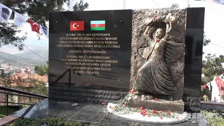 İzmirdə Xocalı faciəsinin qurbanları yad edilib - FOTO