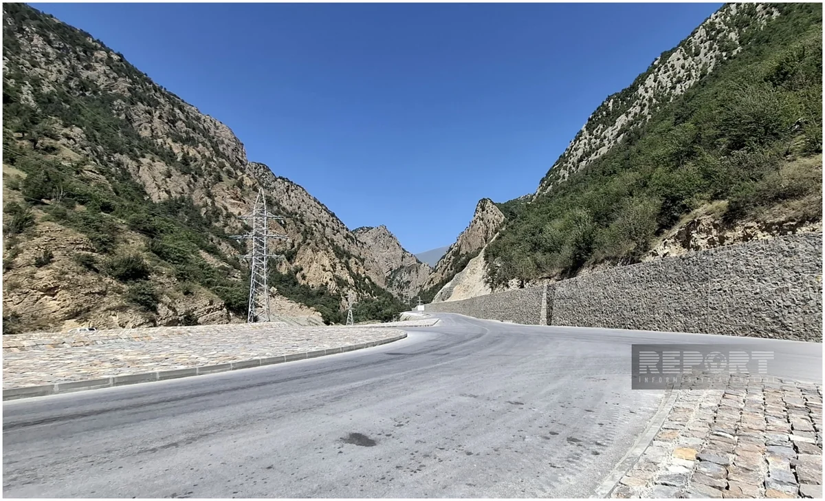 AAYDA rəsmisi: Şərqi Zəngəzurda yol infrastrukturunun yenidən qurulması tam sürətlə davam etdirilir