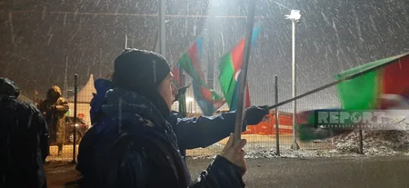 Несмотря на морозную погоду, экоакция на дороге Ханкенди-Лачын продолжается