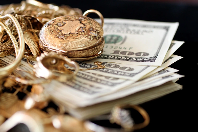 Bakıda evdən 5000 dollar və 10000 manat dəyərində qızıl oğurlanıb