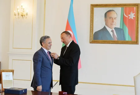 ​Prezident İlham Əliyevə Mətbuat Şurasının xüsusi mükafatı təqdim olunub - ƏLAVƏ OLUNUB