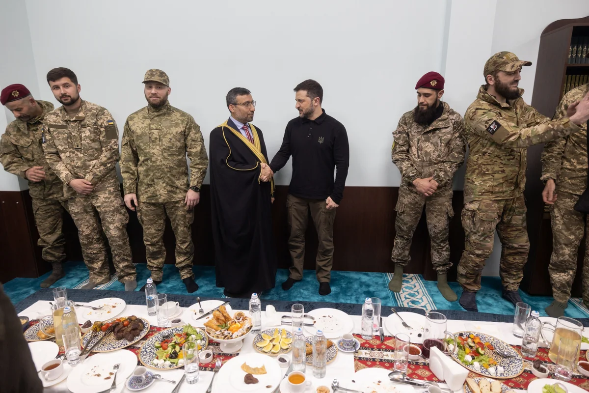 Zelensky attends iftar with Turkish ministers and Crimean Tatar warriors