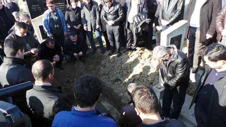Günəşli” yatağında baş verən qəzada həlak olan daha bir neftçi dəfn olunub - FOTO