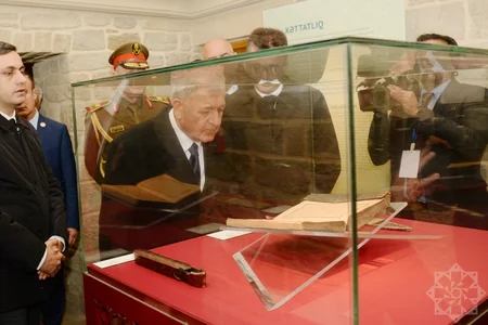 İraq Prezidenti İçərişəhərlə tanış olub