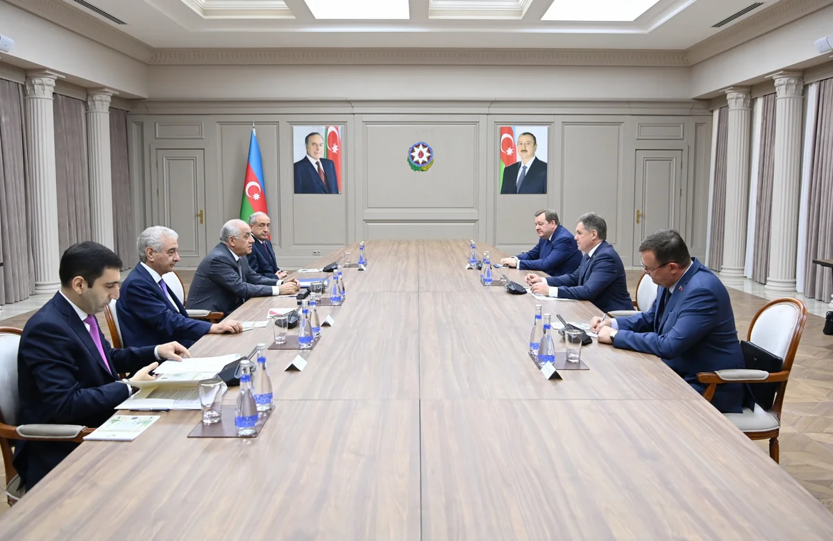 Əli Əsədov belaruslu rəsmi ilə gələcək qarşılıqlı fəaliyyət perspektivlərini müzakirə edib