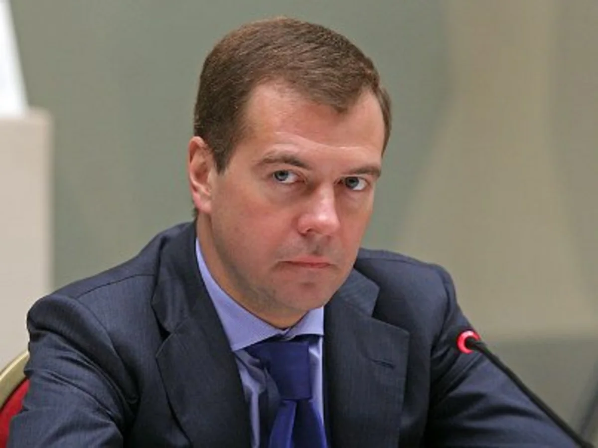 Премьер РФ: Урегулированием в Карабахе должны заниматься дипломаты