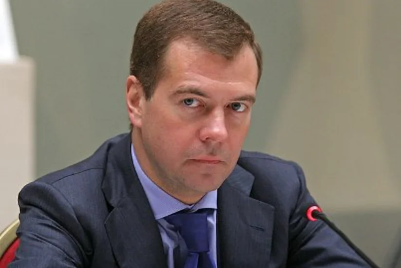Премьер РФ: Урегулированием в Карабахе должны заниматься дипломаты