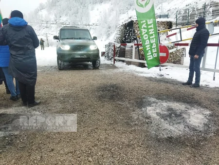 Xankəndi-Laçın yolunda sülhməramlıların daha 3 avtomobili maneəsiz keçib - VİDEO - YENİLƏNİB-3
