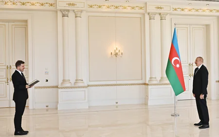 Президент Ильхам Алиев принял верительные грамоты посла Боснии и Герцеговины