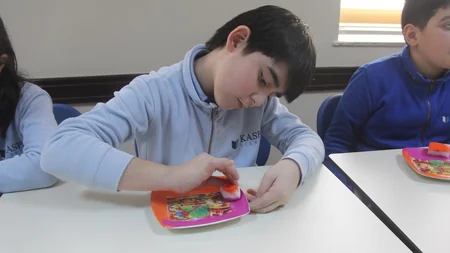 Kaspi liseyi Təmiz Şəhər ASC-in köməyi ilə 5 ağac xilas edib