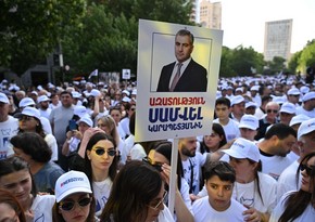 İrəvanda kütləvi yürüşlərlə əlaqədar MTX binasında təhlükəsizlik gücləndirilib