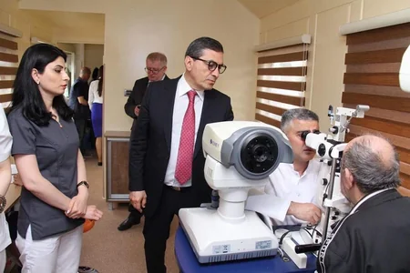 Мобильная клиника Национального центра офтальмологии провела акцию