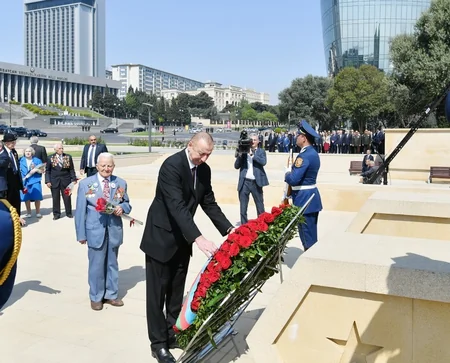 Prezident İlham Əliyev 9 May - Qələbə Günü münasibətilə Bakıda keçirilən mərasimdə iştirak edib - YENİLƏNİB