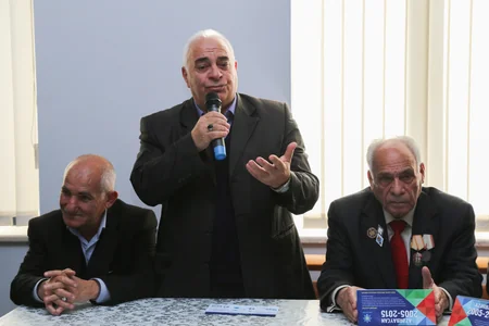 ​Deputatlığa namizəd Rövnəq Abdullayev Bakının Keşlə qəsəbəsində seçicilərlə görüşüb