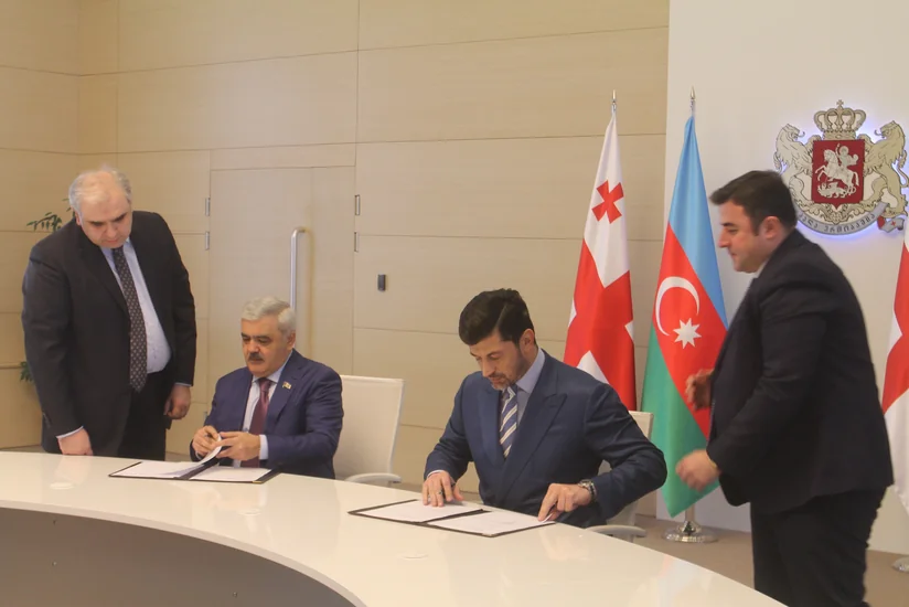 SOCAR-ın Gürcüstana qaz nəqli ilə bağlı 4 sənəd imzalanıb