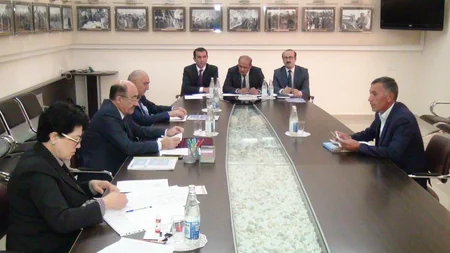 Şamaxı sakinləri Əbülfəs Qarayevdən rayondakı mağaraya inventar nömrəsinin verilməsini istəyiblər