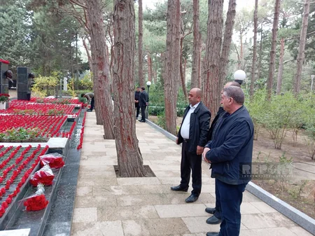 Bakıda Qarakənd faciəsi qurbanlarının məzarları ziyarət olunub