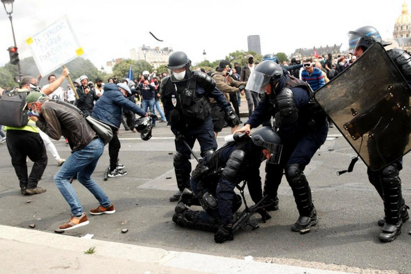 Шесть человек задержали в ходе манифестации в Париже