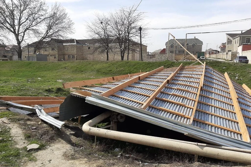 Güclü külək şimal bölgəsində fəsadlar törətdi