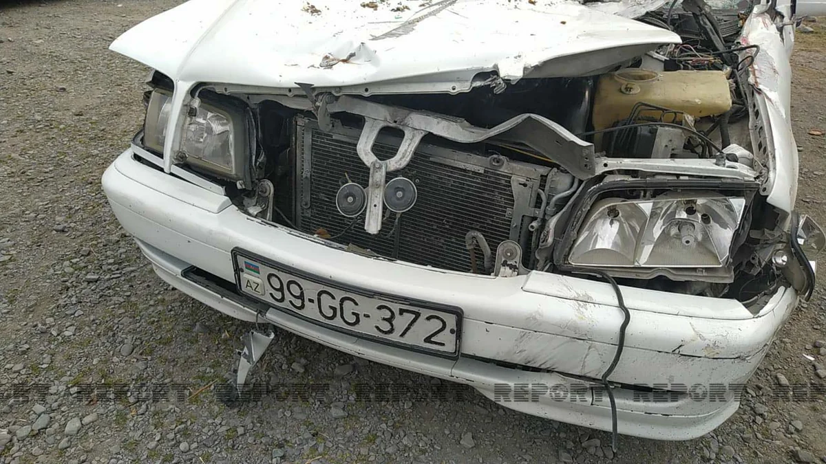 Oğuzda minik avtomobili ilə at arabası toqquşub, heyvan tələf olub, sahibi xəsarət alıb