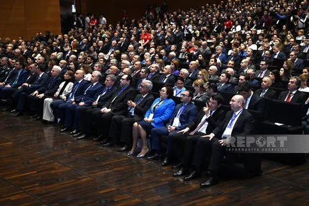 Azərbaycan müəllimlərinin XVI qurultayı keçirilir - YENİLƏNİB