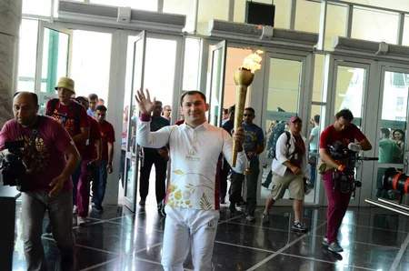 Bakı 2015in məşəli Funikulyordan Şəhidlər xiyabanına istiqamətlənib