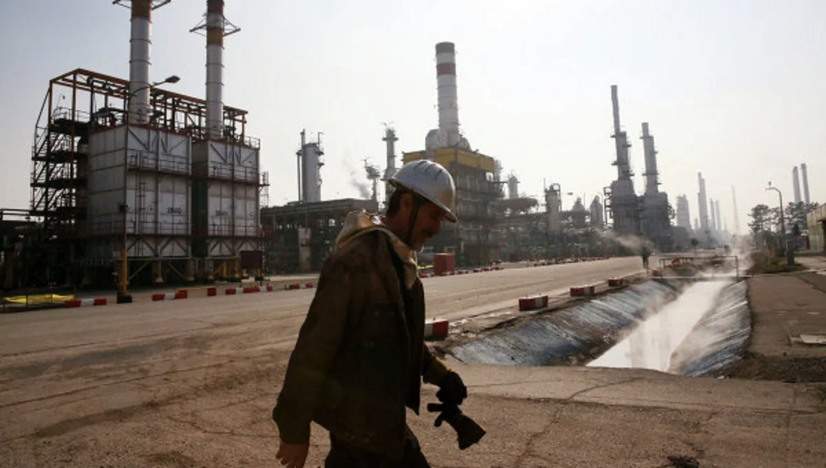 Иран намерен увеличить добычу нефти на 700 тысяч баррелей в сутки