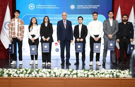 Bir qrup tələbəyə adlı təqaüd verilib