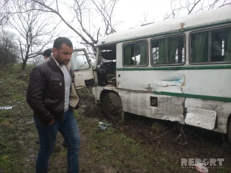 Qubada sərnişin avtobusu qəzaya düşüb, 15 nəfər xəsarət alıb - FOTO