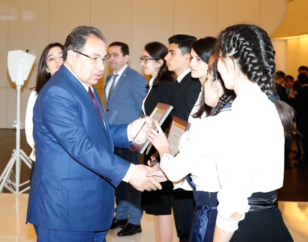 “Ən yaxşı təqdimat” müsabiqəsinin qalibləri Bakıda mükafatlandırılıb