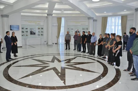 Kamran Əliyev şəhid olan prokurorluq əməkdaşlarının ailə üzvləri ilə görüşüb