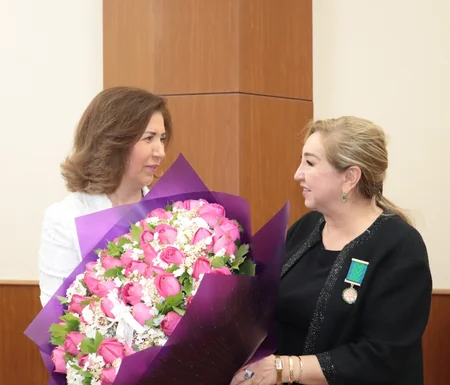 Bahar Muradova “Tərəqqi” medalı ilə təltif olunan qadınların mükafatlarını təqdim edib
