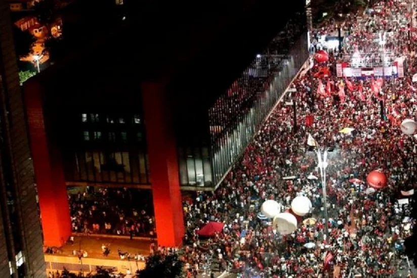 Braziliyada pensiya islahatlarına qarşı olan nümayişçilər Maliyyə Nazirliyini ələ keçirib
