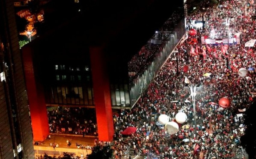 Braziliyada pensiya islahatlarına qarşı olan nümayişçilər Maliyyə Nazirliyini ələ keçirib