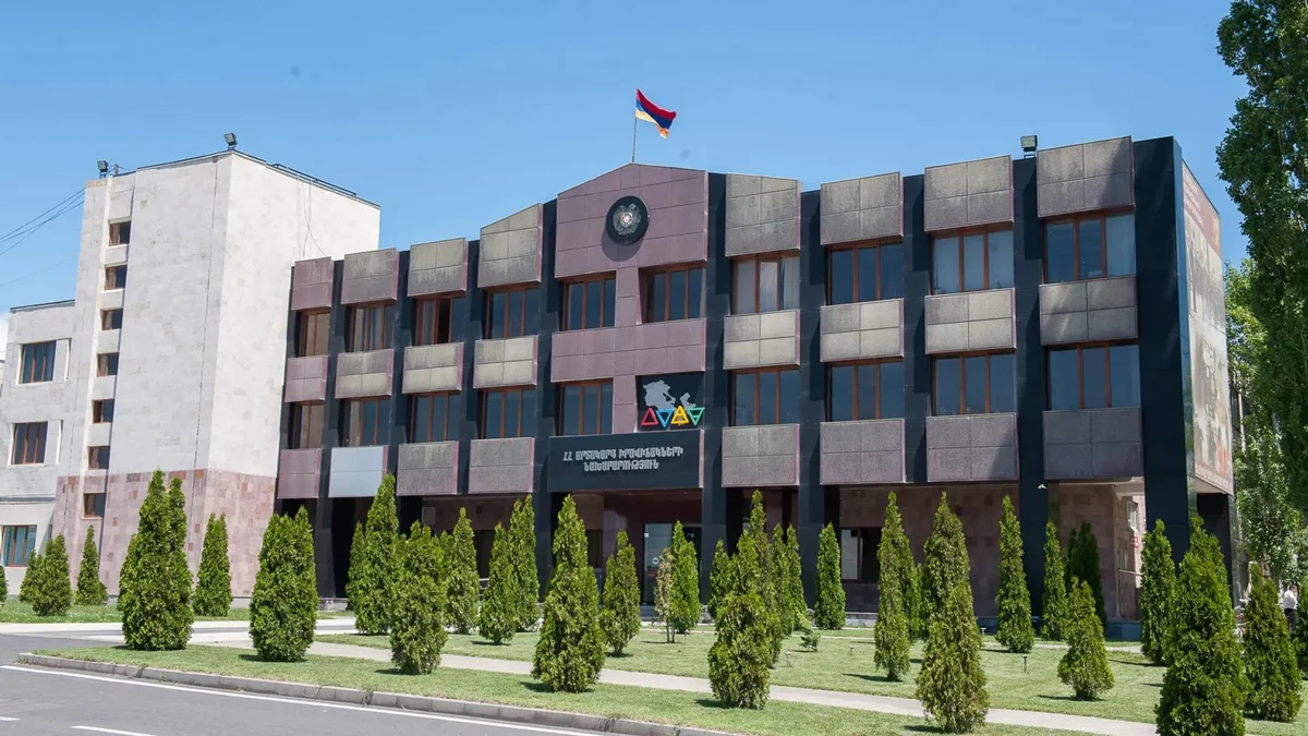 Ermənistanda keçmiş nazir və 12 məsul şəxs korrupsiyada, vəzifə satmaqda ittiham olunur
