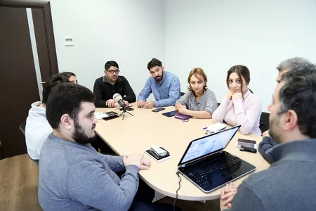 Digital Media and Society Specialist holds training at Report Media School