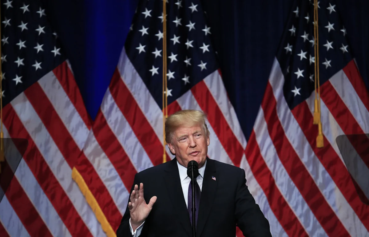 Трампа поддерживает рекордно низкий процент населения США