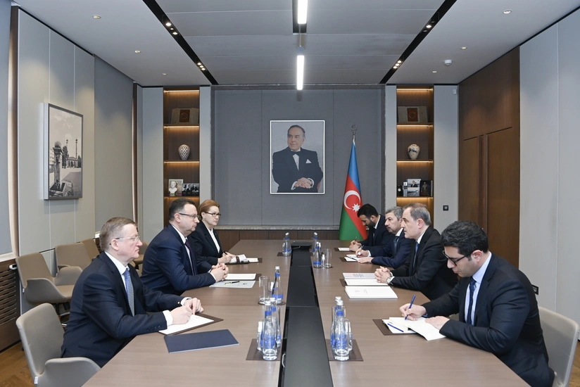 Belarusun yeni səfiri etimadnaməsinin surətini Ceyhun Bayramova təqdim edib