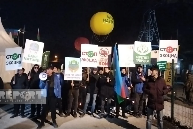 Акция протеста на дороге Ханкенди-Лачын продолжается, участники исполняют патриотические песни