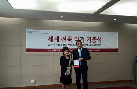 Azerbaijani national musical instruments donated to South Korean museum