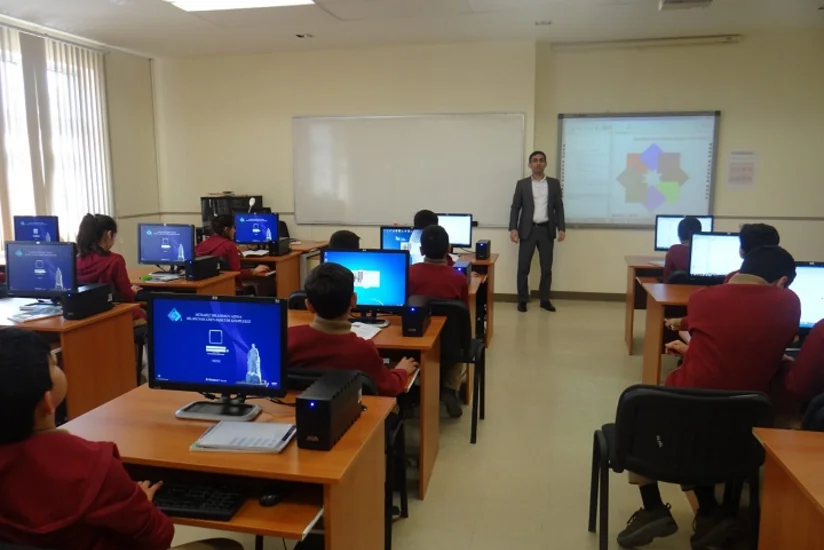 Azərbaycanda məktəblərin internetə çıxış səviyyəsi açıqlanıb