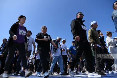 Heydər Əliyev Fondunun təşəbbüsü ilə keçirilən “Bakı Marafonu 2024” start götürüb