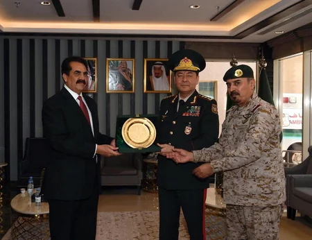 Najmeddin Sadikov visits Islamic Military Counter Terrorism Coalition