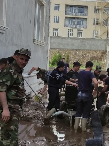 FHN: Gəncədə yağıntıların törətdiyi fəsadlar aradan qaldırılır