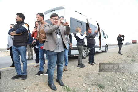 Xarici jurnalistlər Füzuliyə və Merdinli kənd məscidinə baş çəkib