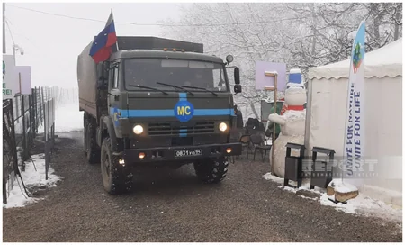 По дороге Ханкенди-Лачын беспрепятственно проехали 25 автомобилей российских миротворцев