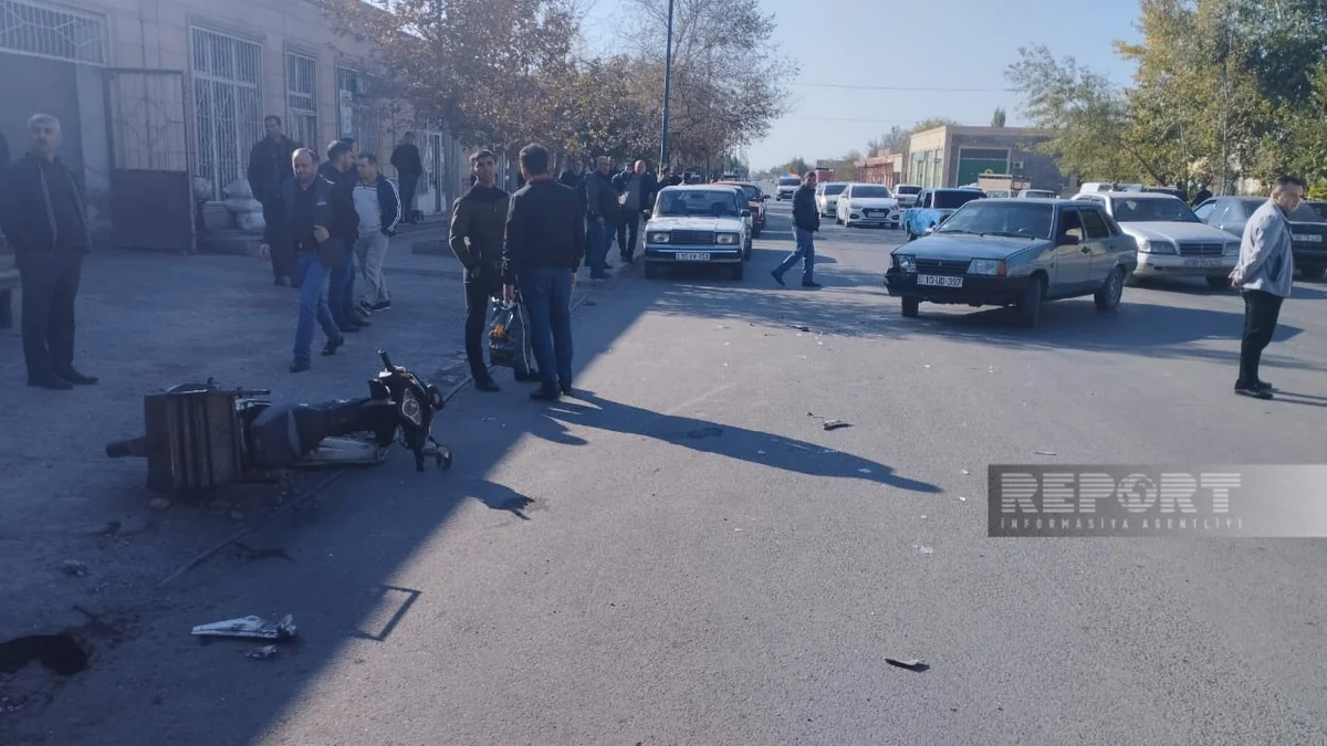 Kürdəmirdə minik avtomobili ilə motosiklet toqquşub, xəsarət alan var